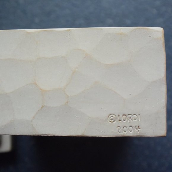 Willow Tree "Hug" Keepsake Box Child & Dog - Picture 8 of 10